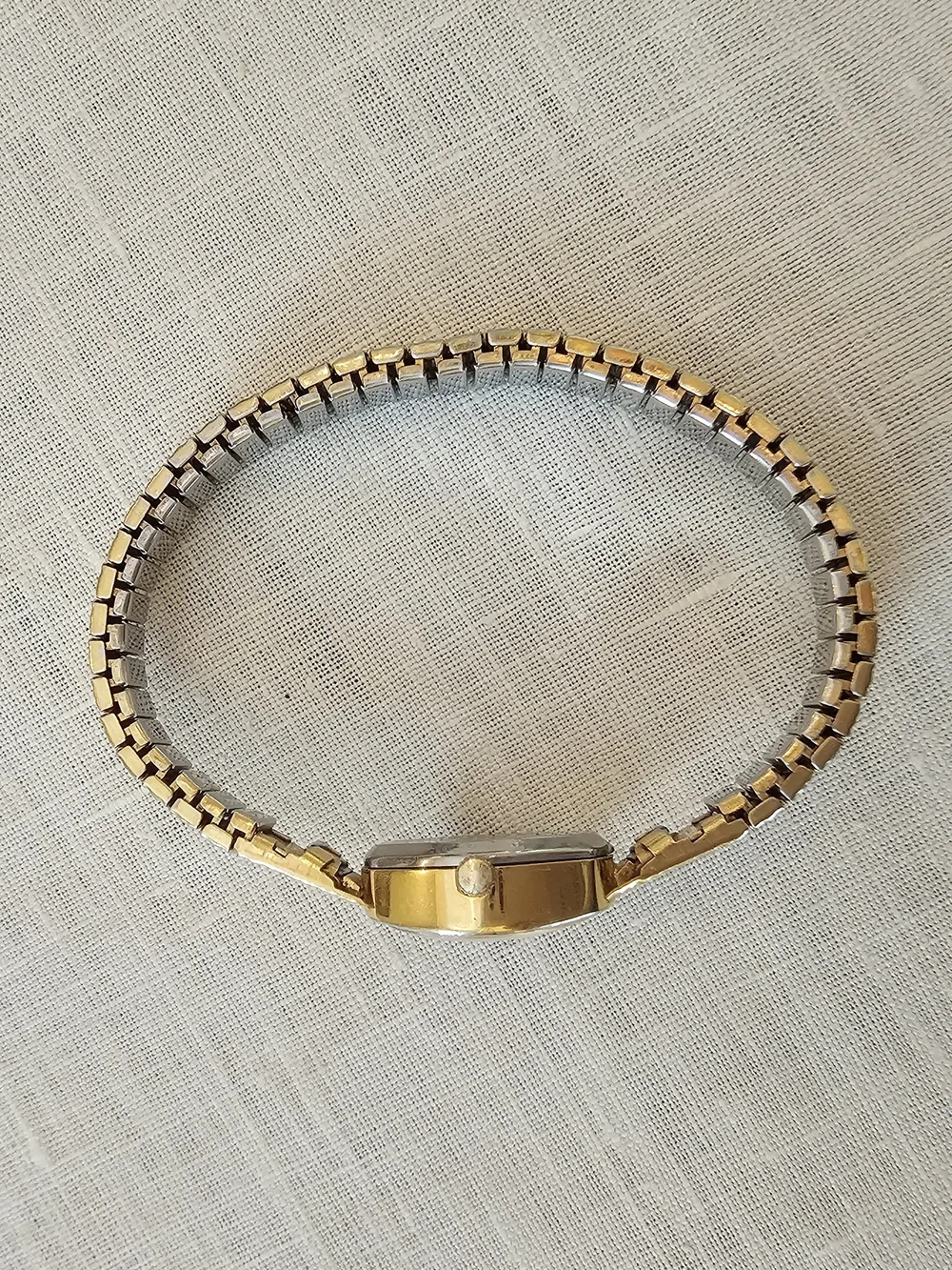 Vintage Armitron Quartz Women's Gold Tone Oval Analog Watch- For Parts /Repair